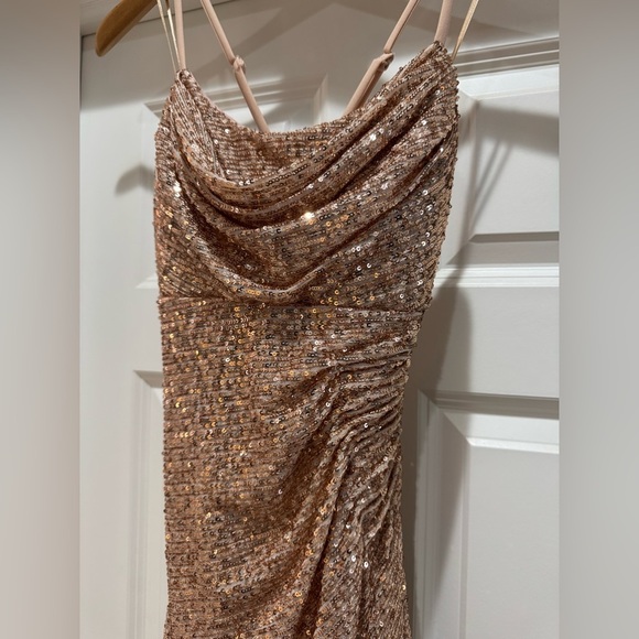 Morgan & Co. Cowl Neck Sequin Crossback Body-Con Gown Gold Dress Sz Jr 9 (6) - Picture 7 of 16